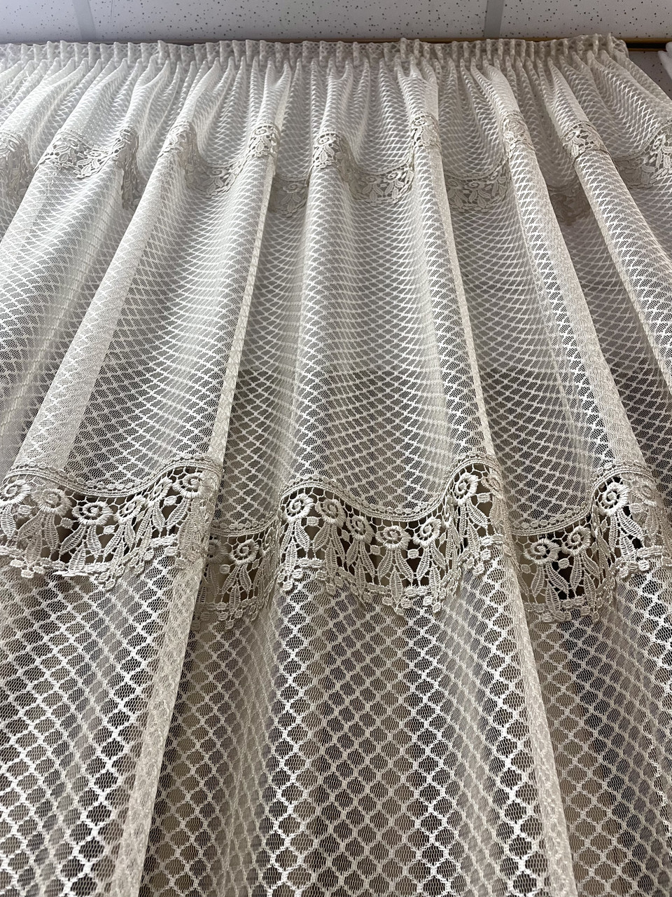 Готова тюль 1,5×2,75 м, бежева сіточка з мереживом, фатин, фото 1