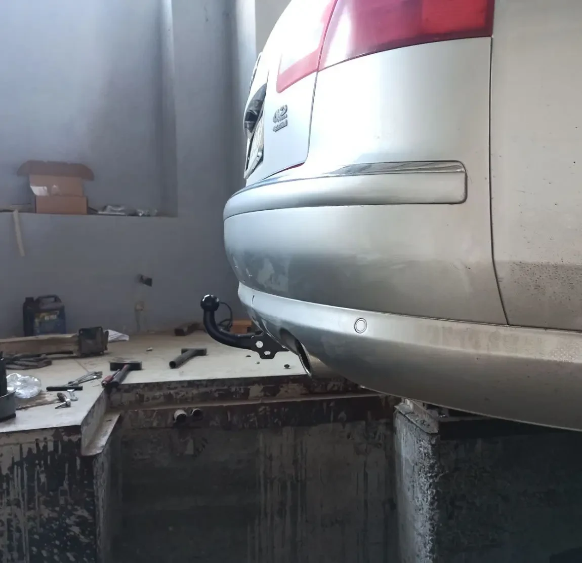 Фаркоп - Audi А8 (D3) Седан (2002-2009) з'ємний на двох болтах