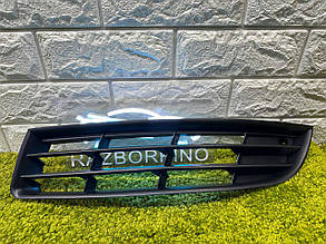 Решітка бампера переднього ліва Volkswagen Passat B6 2006-2010 Передня решітка бампера ліва Фольксваген Пасат Б6 3C0853665B