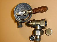 Комплект ретро кранів для під'єднання радіатора 1/2" кутової handle flower bronze Carlo Poletti