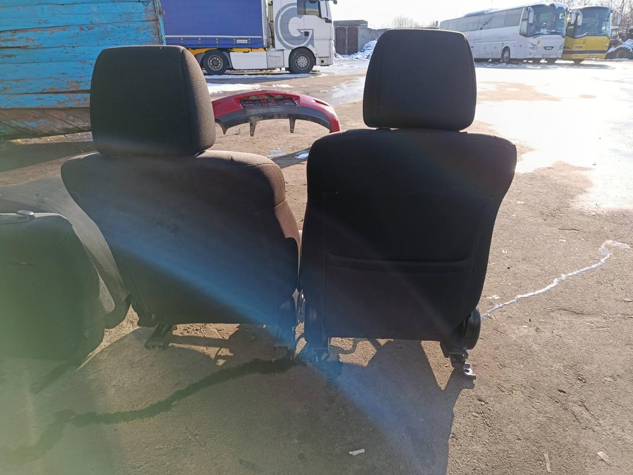 Вітаю зацікавлених на авто розборці Чемпіон !!!<br />
 Предметом оголошення є&nbsp;Сидіння Mazda 3 BK 03-09 Салон Мазда 3 Передні Задні<br />
 ціна за комплект<br />
 Фактичний стан на фото. Гарантія 14 днів на встановлення та перевірку<br />
 Висилаємо по всій Україні по передоплаті на транспортні витрати!<br />
 Наявність та асортимент на складі постійно змінюються.<br />
 Точні деталі уточняйте по телефону +380973363743 — фото 4