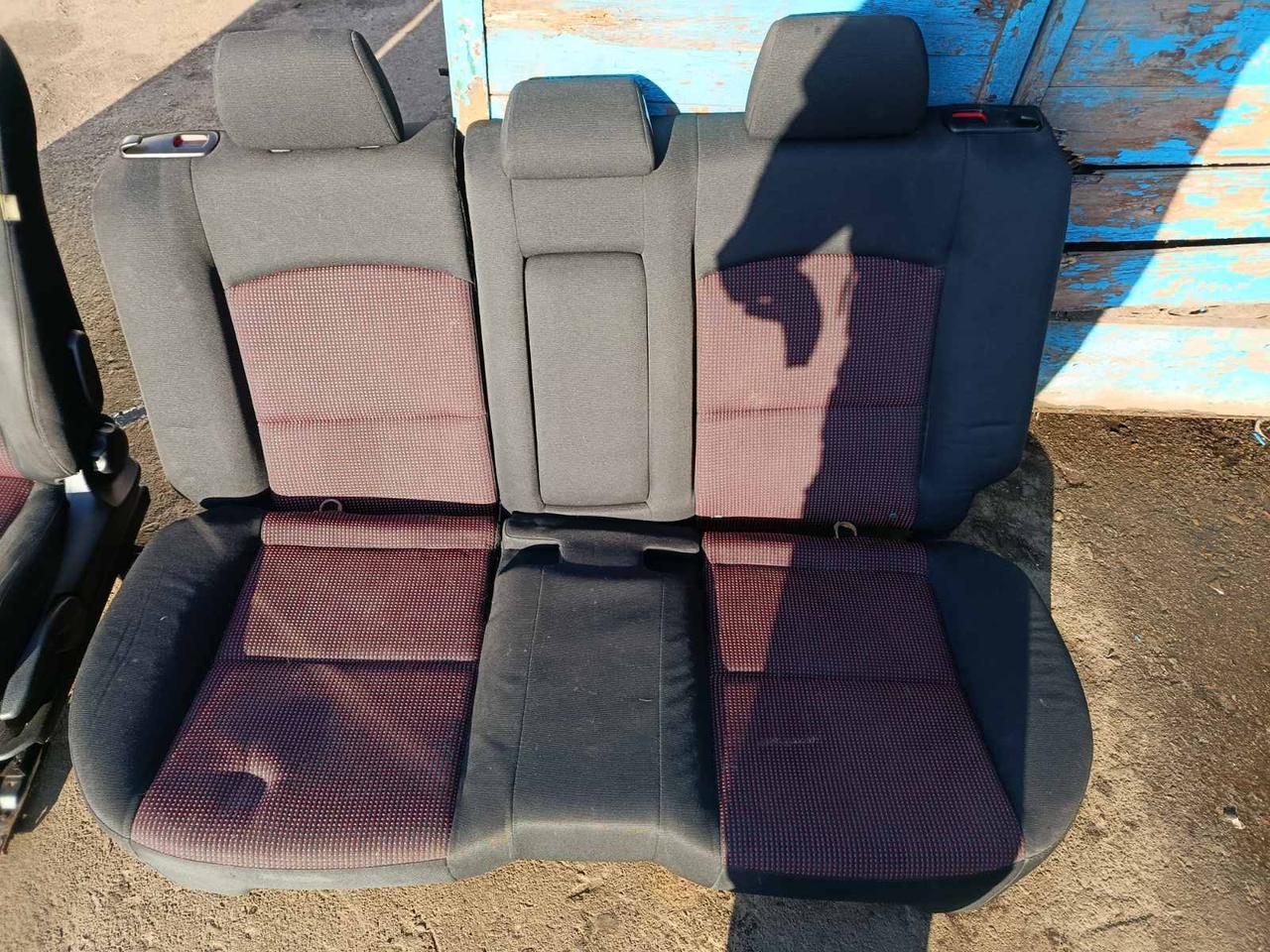 Вітаю зацікавлених на авто розборці Чемпіон !!!<br />
 Предметом оголошення є&nbsp;Сидіння Mazda 3 BK 03-09 Салон Мазда 3 Передні Задні<br />
 ціна за комплект<br />
 Фактичний стан на фото. Гарантія 14 днів на встановлення та перевірку<br />
 Висилаємо по всій Україні по передоплаті на транспортні витрати!<br />
 Наявність та асортимент на складі постійно змінюються.<br />
 Точні деталі уточняйте по телефону +380973363743 — фото 2