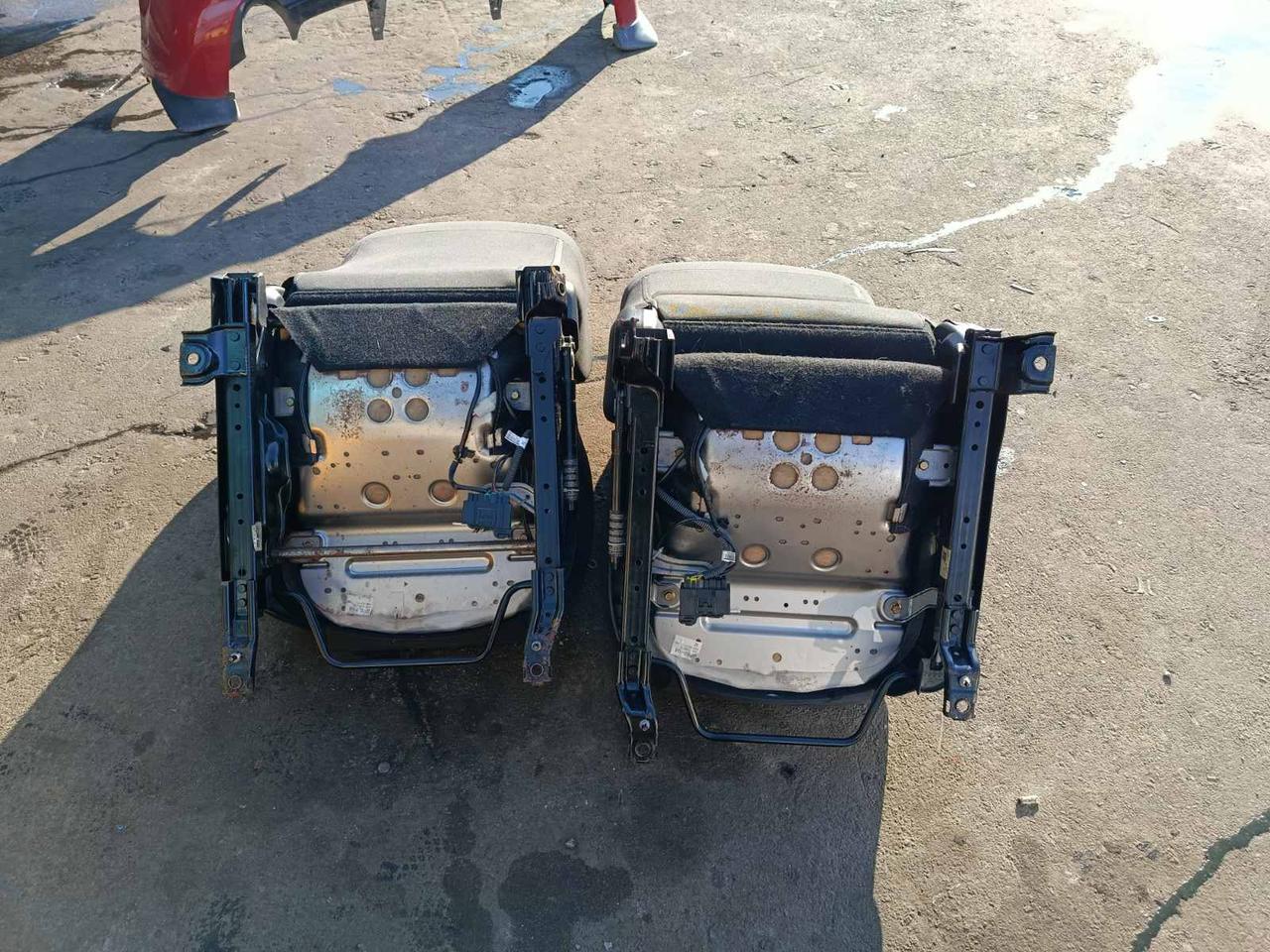 Вітаю зацікавлених на авто розборці Чемпіон !!!<br />
 Предметом оголошення є&nbsp;Сидіння Mazda 3 BK 03-09 Салон Мазда 3 Передні Задні<br />
 ціна за комплект<br />
 Фактичний стан на фото. Гарантія 14 днів на встановлення та перевірку<br />
 Висилаємо по всій Україні по передоплаті на транспортні витрати!<br />
 Наявність та асортимент на складі постійно змінюються.<br />
 Точні деталі уточняйте по телефону +380973363743 — фото 3