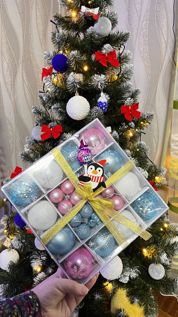 Новорічні іграшки. Новорічний набір прикрас для ялинки 44 шт. - фото покупців 1