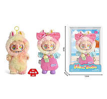 М'яка іграшка-брелок герой, гумовий, 17 см, з одягом і бантиком, у коробці