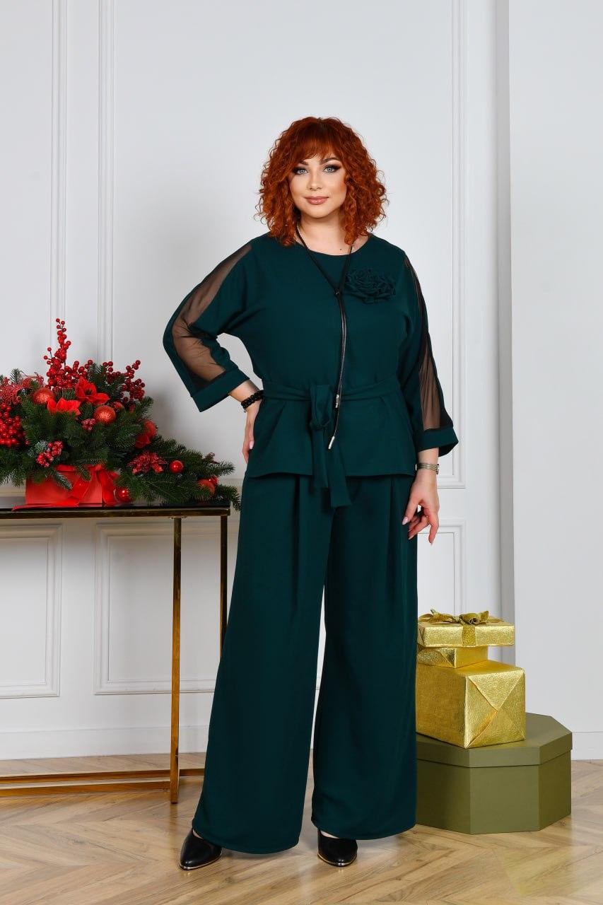 Вільний брючний костюм для повних жінок зеленого кольору