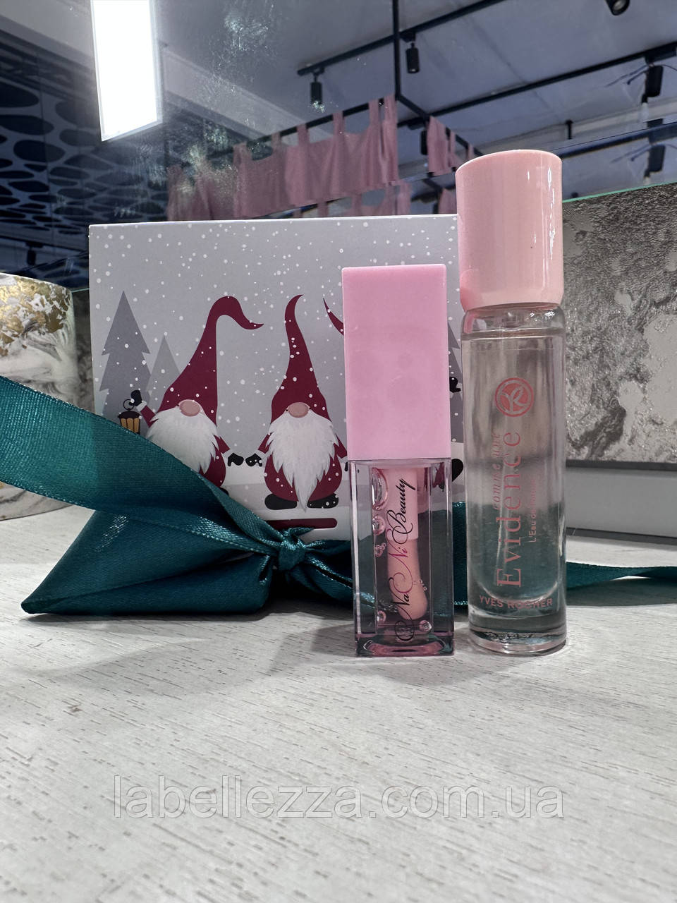 Набір в новорічному пакуванні: парфуми Yves Rocher Evidence, олійка для губ полунична