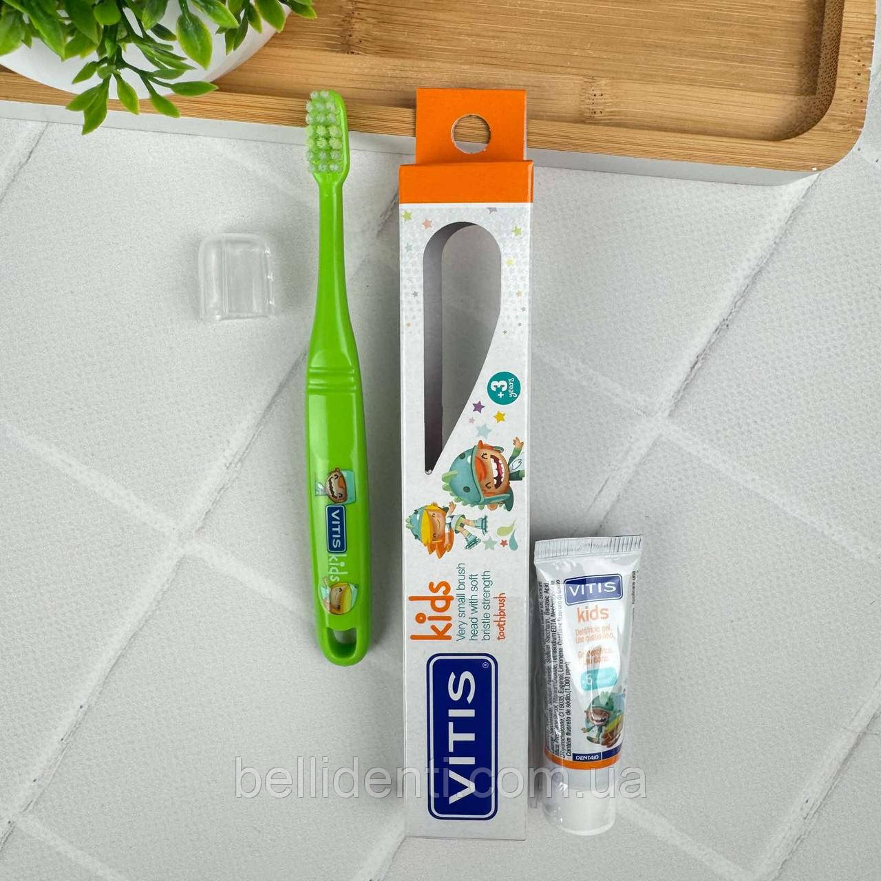 Дитячий набір Vitis Kids (від 3 років): салатова зубна щітка + гель-паста 8 мл