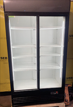 Холодильна шафа UBC Green Line Large подвійні скляні двері, Об'єм: 924 л. бу