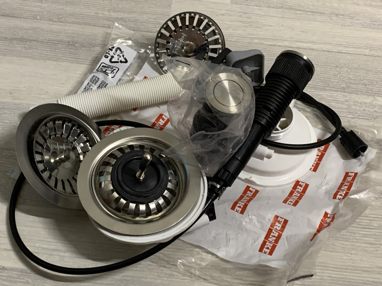 Сифон-автомат з кнопкою Franke PUSH UP для мийки. Євро вентиль - автомат з переливанням для кухонної мийки. Водозлив  в наявності