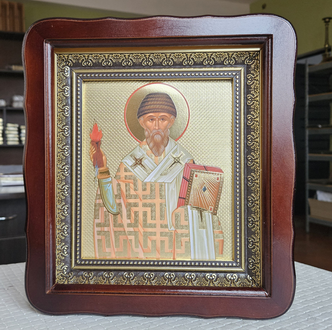 Ікона Святий Спиридон Тримінфутський у темному фігурному кіоті під склом, розмір 23*26, сюжет 15*18., фото 1