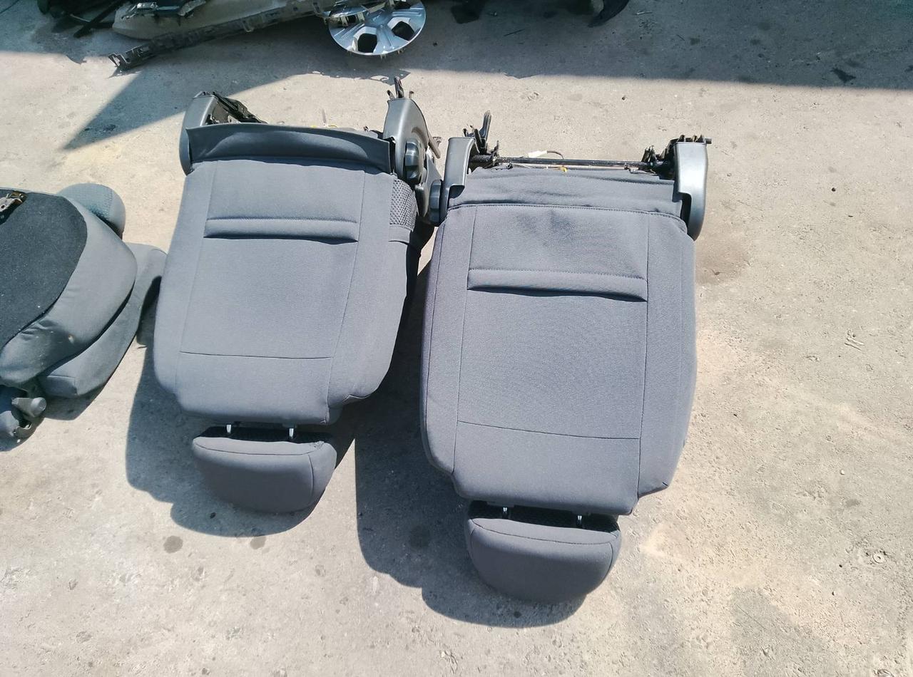 <p>Вітаю зацікавлених на авто розборці Чемпіон !!!<br />
 Предметом оголошення є&nbsp;Сидіння Chevrolet Aveo T200 Салон Шевроле Авео Т200 Передні Задні&nbsp;</p>
 
 <p>Ціна вказана за комплект<br />
 Фактичний стан на фото. Гарантія 14 днів на встановлення та перевірку<br />
 Висилаємо по всій Україні по передоплаті на транспортні витрати!<br />
 Наявність та асортимент на складі постійно змінюються.<br />
 Точні деталі уточняйте по телефону +380973363743</p> — фото 4