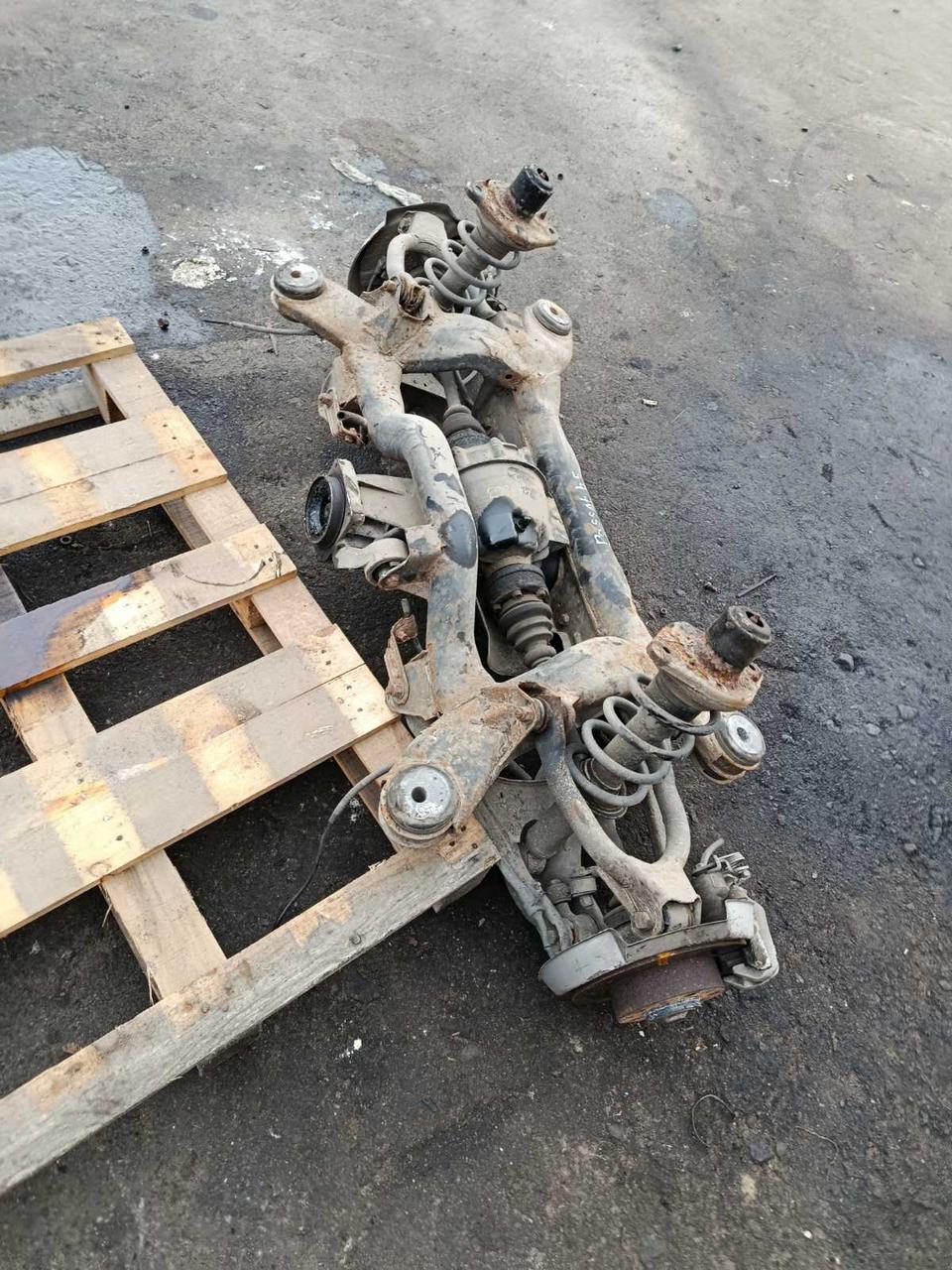 <p>Вітаю зацікавлених на авто розборці Чемпіон !!!<br />
 Предметом оголошення є&nbsp;Підрамник Задній Vw Passat B5 2.8 4x4 V6 Syncro</p>
 
 <p>Ціна вказана за комплект<br />
 Фактичний стан на фото. Гарантія 14 днів на встановлення та перевірку<br />
 Висилаємо по всій Україні по передоплаті на транспортні витрати!<br />
 Наявність та асортимент на складі постійно змінюються.<br />
 Точні деталі уточняйте по телефону +380973363743</p> — фото 4