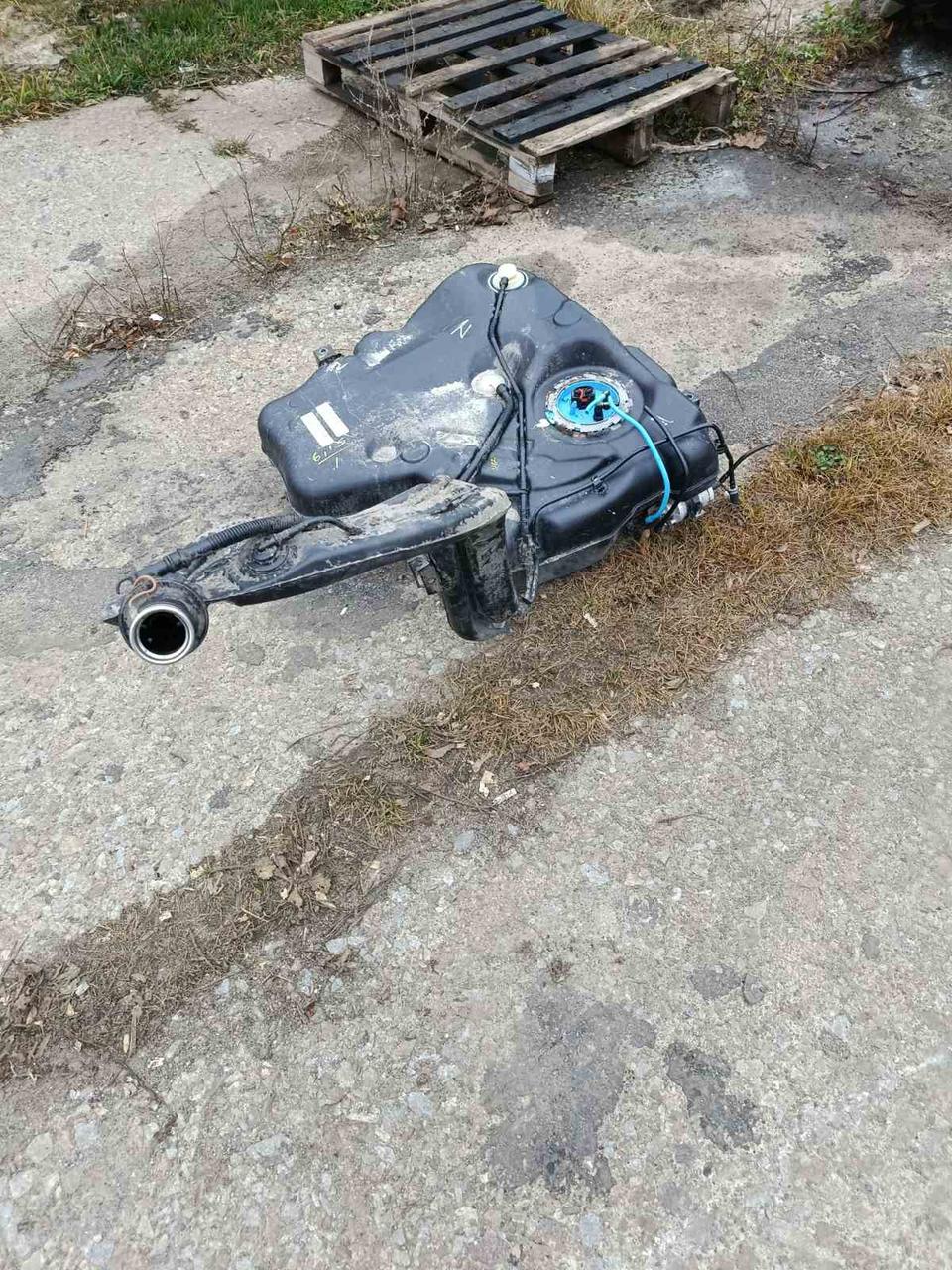 Вітаю зацікавлених на авто розборці Чемпіон !!!<br />
 Предметом оголошення є&nbsp;Бак Паливний Vw Golf 5 6 1.4 1.8 1K0201022JP Бензобак Audi a3<br />
 Фактичний стан на фото. Гарантія 14 днів на встановлення та перевірку<br />
 Висилаємо по всій Україні по передоплаті на транспортні витрати!<br />
 Наявність та асортимент на складі постійно змінюються.<br />
 Точні деталі уточняйте по телефону +380973363743 — фото 5