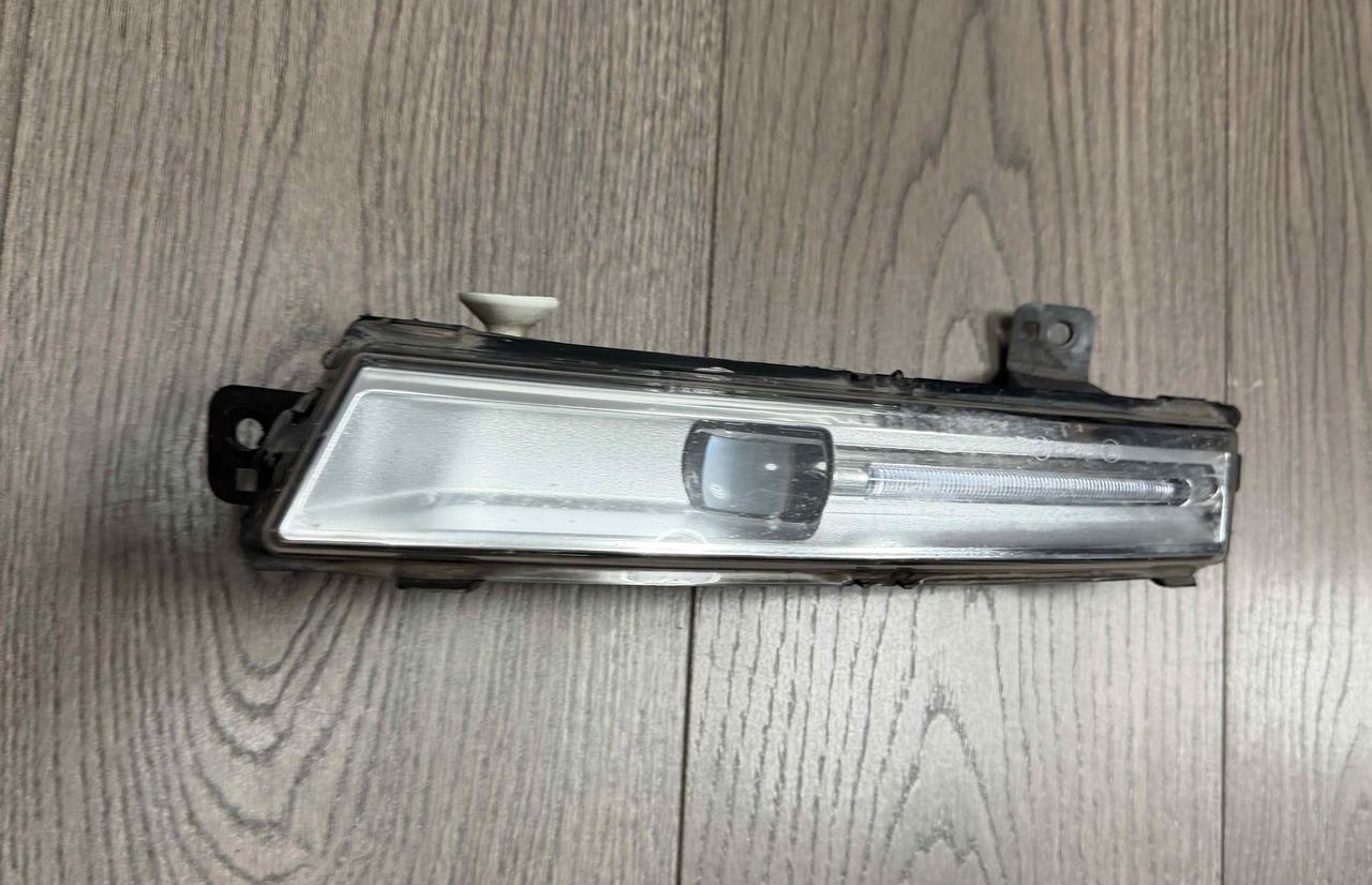 Фара протитуманна права Jaguar F-Pace X761 від2017-р HK8315200AF оригінал бв, в нормальному стані, фото 1