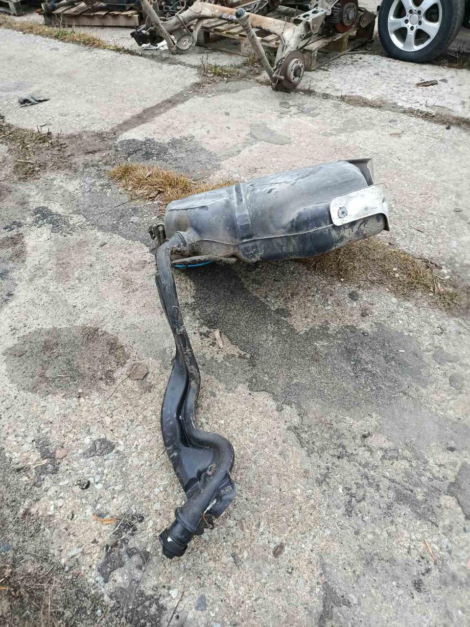 Вітаю зацікавлених на авто розборці Чемпіон !!!<br />
 Предметом оголошення є&nbsp;Бак Паливний Vw Golf 5 6 1.6 1k0201021md Бензобак Audi a3<br />
 Фактичний стан на фото. Гарантія 14 днів на встановлення та перевірку<br />
 Висилаємо по всій Україні по передоплаті на транспортні витрати!<br />
 Наявність та асортимент на складі постійно змінюються.<br />
 Точні деталі уточняйте по телефону +380973363743 — фото 2