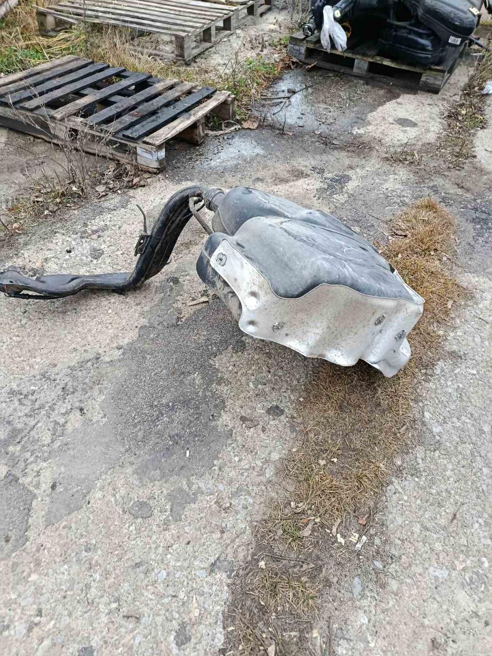 Вітаю зацікавлених на авто розборці Чемпіон !!!<br />
 Предметом оголошення є&nbsp;Бак Паливний Vw Golf 5 6 1.6 1k0201021md Бензобак Audi a3<br />
 Фактичний стан на фото. Гарантія 14 днів на встановлення та перевірку<br />
 Висилаємо по всій Україні по передоплаті на транспортні витрати!<br />
 Наявність та асортимент на складі постійно змінюються.<br />
 Точні деталі уточняйте по телефону +380973363743 — фото 5