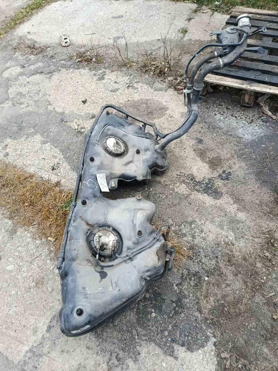 Вітаю зацікавлених на авто розборці Чемпіон !!!<br />
 Предметом оголошення є&nbsp;Бак Паливний Mercedes C Class W203 1.8 Бензобак A2034704901 0986580343&nbsp;<br />
 Фактичний стан на фото. Гарантія 14 днів на встановлення та перевірку<br />
 Висилаємо по всій Україні по передоплаті на транспортні витрати!<br />
 Наявність та асортимент на складі постійно змінюються.<br />
 Точні деталі уточняйте по телефону +380973363743 — фото 4