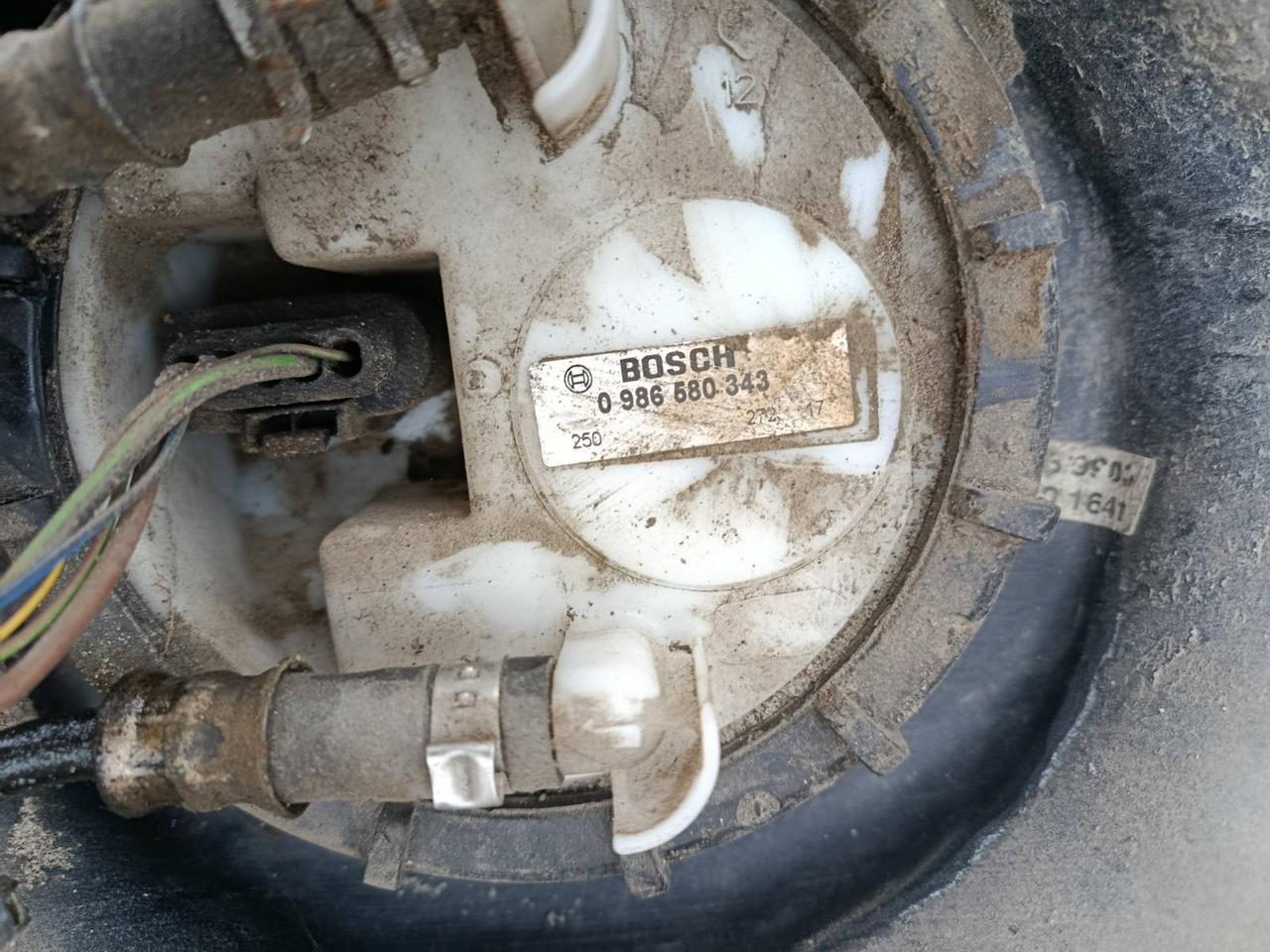 Вітаю зацікавлених на авто розборці Чемпіон !!!<br />
 Предметом оголошення є&nbsp;Бак Паливний Mercedes C Class W203 1.8 Бензобак A2034704901 0986580343&nbsp;<br />
 Фактичний стан на фото. Гарантія 14 днів на встановлення та перевірку<br />
 Висилаємо по всій Україні по передоплаті на транспортні витрати!<br />
 Наявність та асортимент на складі постійно змінюються.<br />
 Точні деталі уточняйте по телефону +380973363743 — фото 2