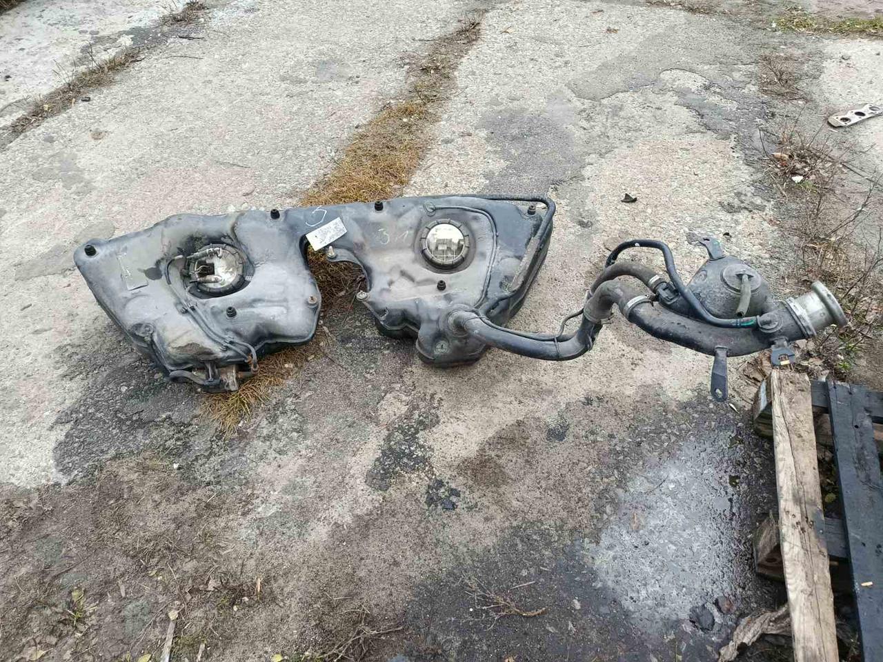 Вітаю зацікавлених на авто розборці Чемпіон !!!<br />
 Предметом оголошення є&nbsp;Бак Паливний Mercedes C Class W203 1.8 Бензобак A2034704901 0986580343&nbsp;<br />
 Фактичний стан на фото. Гарантія 14 днів на встановлення та перевірку<br />
 Висилаємо по всій Україні по передоплаті на транспортні витрати!<br />
 Наявність та асортимент на складі постійно змінюються.<br />
 Точні деталі уточняйте по телефону +380973363743 — фото 1