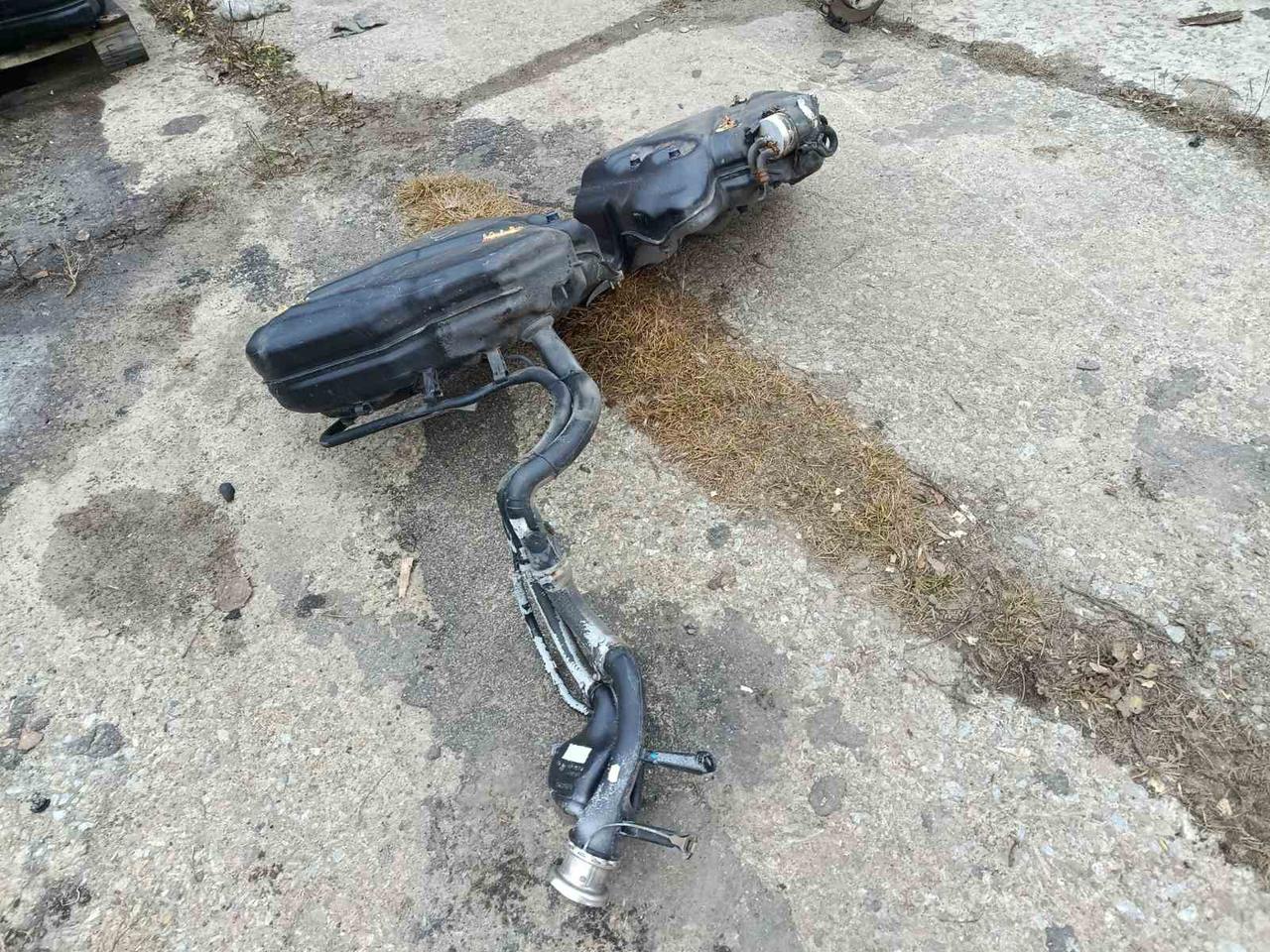 Вітаю зацікавлених на авто розборці Чемпіон !!!<br />
 Предметом оголошення є&nbsp;Бак Паливний Mercedes C Class W203 1.8 Бензобак A2034704901 0986580343&nbsp;<br />
 Фактичний стан на фото. Гарантія 14 днів на встановлення та перевірку<br />
 Висилаємо по всій Україні по передоплаті на транспортні витрати!<br />
 Наявність та асортимент на складі постійно змінюються.<br />
 Точні деталі уточняйте по телефону +380973363743 — фото 5