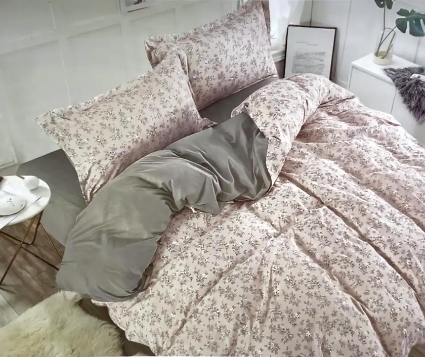 Постільна білизна зима літо з двома ковдрами 4 наволочки Laura Grand простирадло на гумці