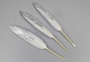 Пір'я гусака білі зі срібним візерунком 16 см/10 шт.