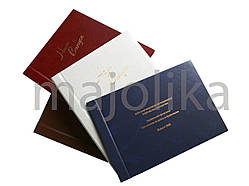 Випускний фотоальбом для вклеювання фото.