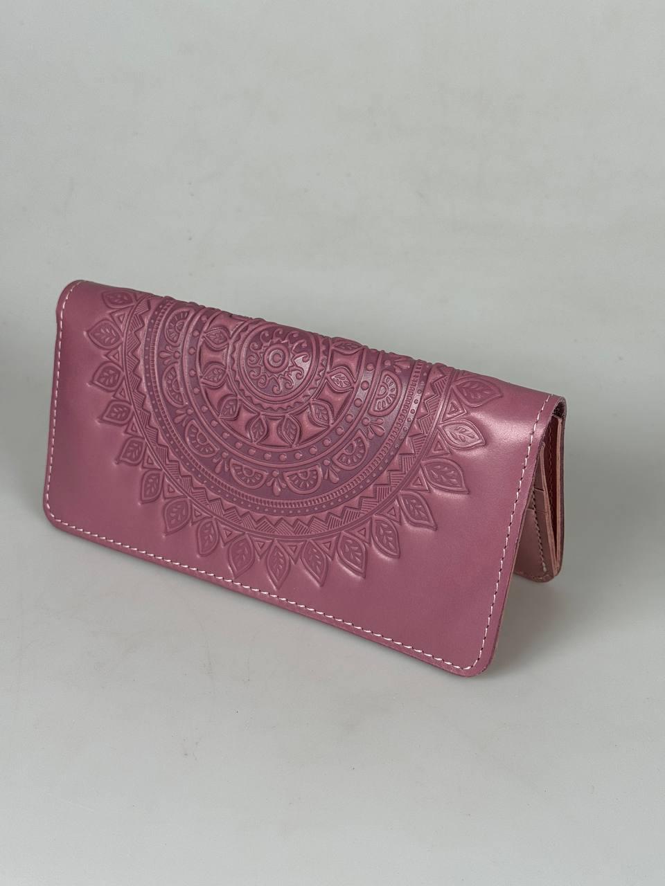 Гаманець з тисненим орнаментом "Мандала", натуральна шкіра, ручна робота, бузкового кольору, 20х10 см, фото 1