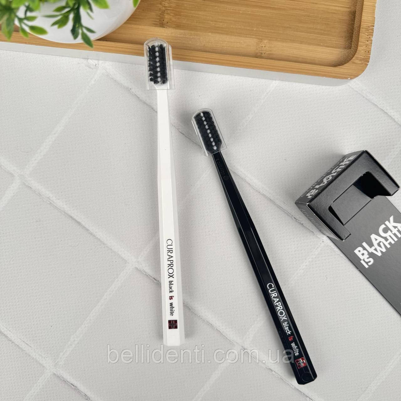 Набір зубних щіток Curaprox Black is White, Ultra Soft CS 5460, 2 шт — біла та чорна щітка