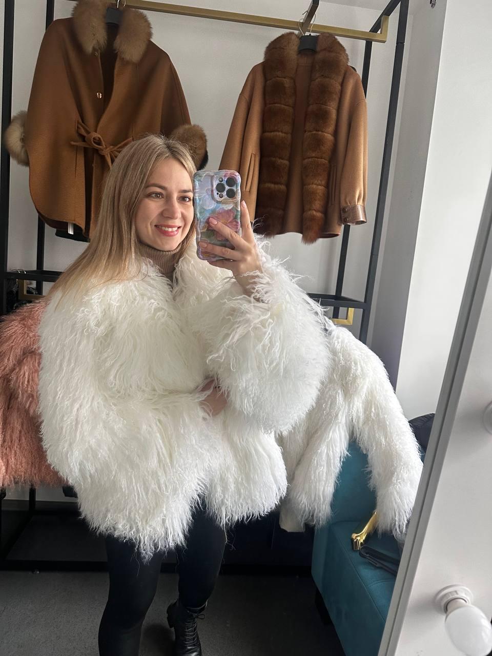 Жіноча натуральна шуба з лами, біла