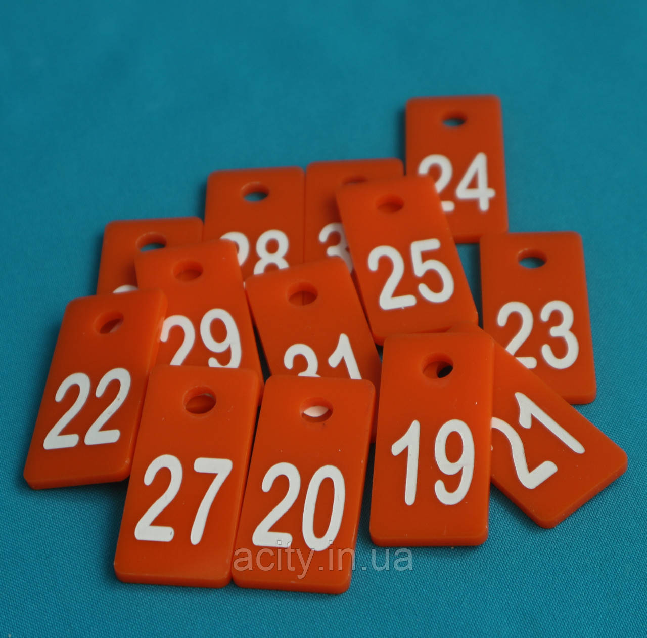 Акриловий номерок для ключів прямокутний помаранчевий | 55×25 мм, гравіювання, фото 1