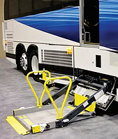 Безбар'єрний транспорт для ветеранів в Україні: підйомники в авто