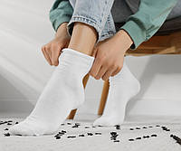 З чим носити білі шкарпетки: актуальні ідеї та стильні поєднання