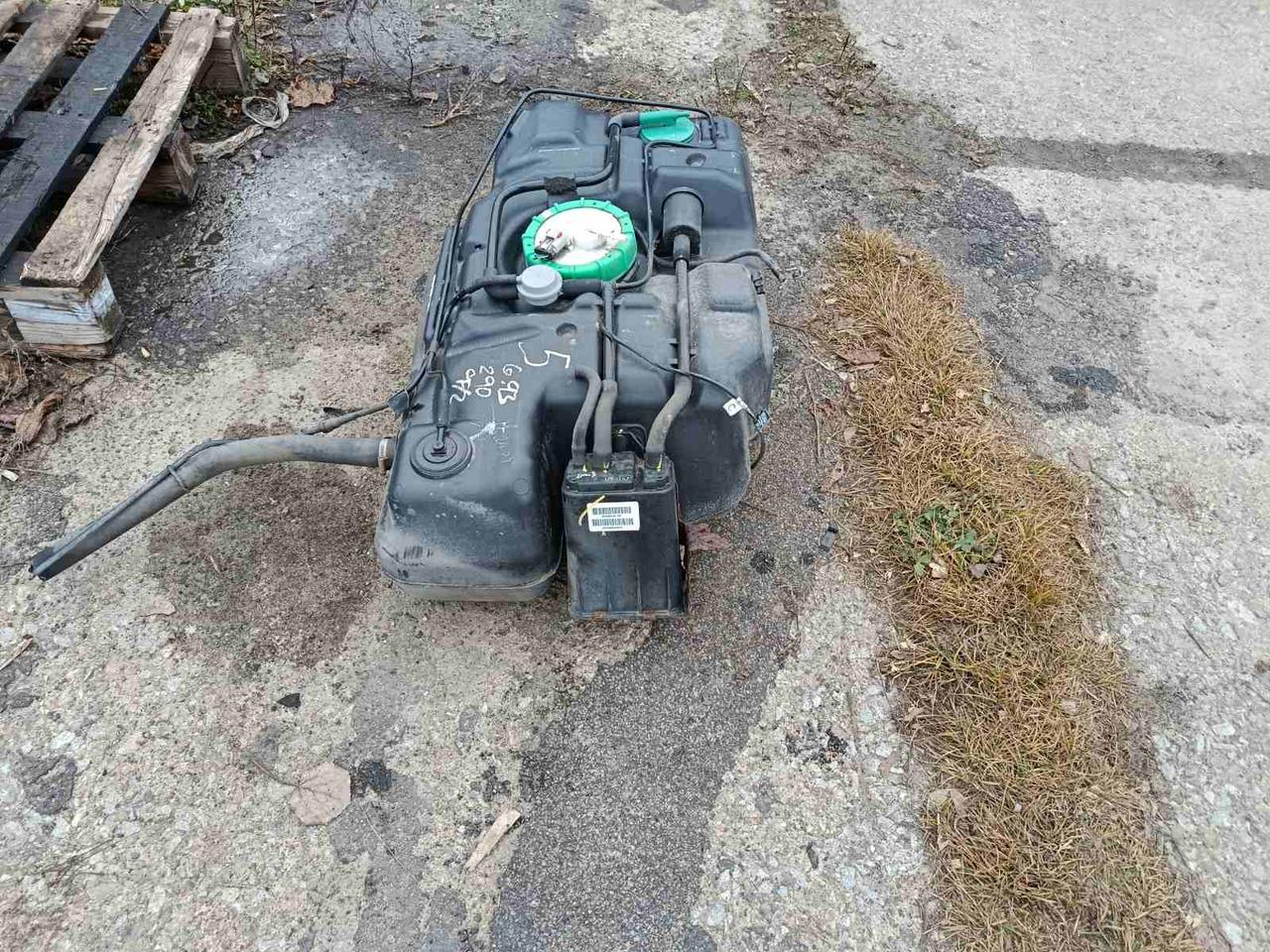 Вітаю зацікавлених на авто розборці Чемпіон !!!<br />
 Предметом оголошення є&nbsp;Бак Паливний Chrysler Pt 2.0 Cruiser Бензобак 05278541ac 05278543AC&nbsp;<br />
 Фактичний стан на фото. Гарантія 14 днів на встановлення та перевірку<br />
 Висилаємо по всій Україні по передоплаті на транспортні витрати!<br />
 Наявність та асортимент на складі постійно змінюються.<br />
 Точні деталі уточняйте по телефону +380973363743 — фото 3