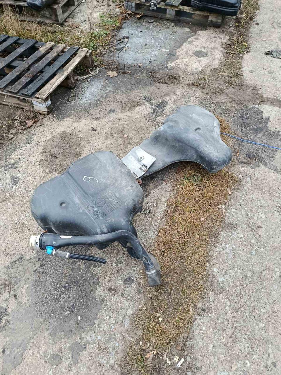 Вітаю зацікавлених на авто розборці Чемпіон !!!<br />
 Предметом оголошення є&nbsp;Бак Паливний Bmw E46 2.0 Бензобак 1184892&nbsp;<br />
 Фактичний стан на фото. Гарантія 14 днів на встановлення та перевірку<br />
 Висилаємо по всій Україні по передоплаті на транспортні витрати!<br />
 Наявність та асортимент на складі постійно змінюються.<br />
 Точні деталі уточняйте по телефону +380973363743 — фото 6