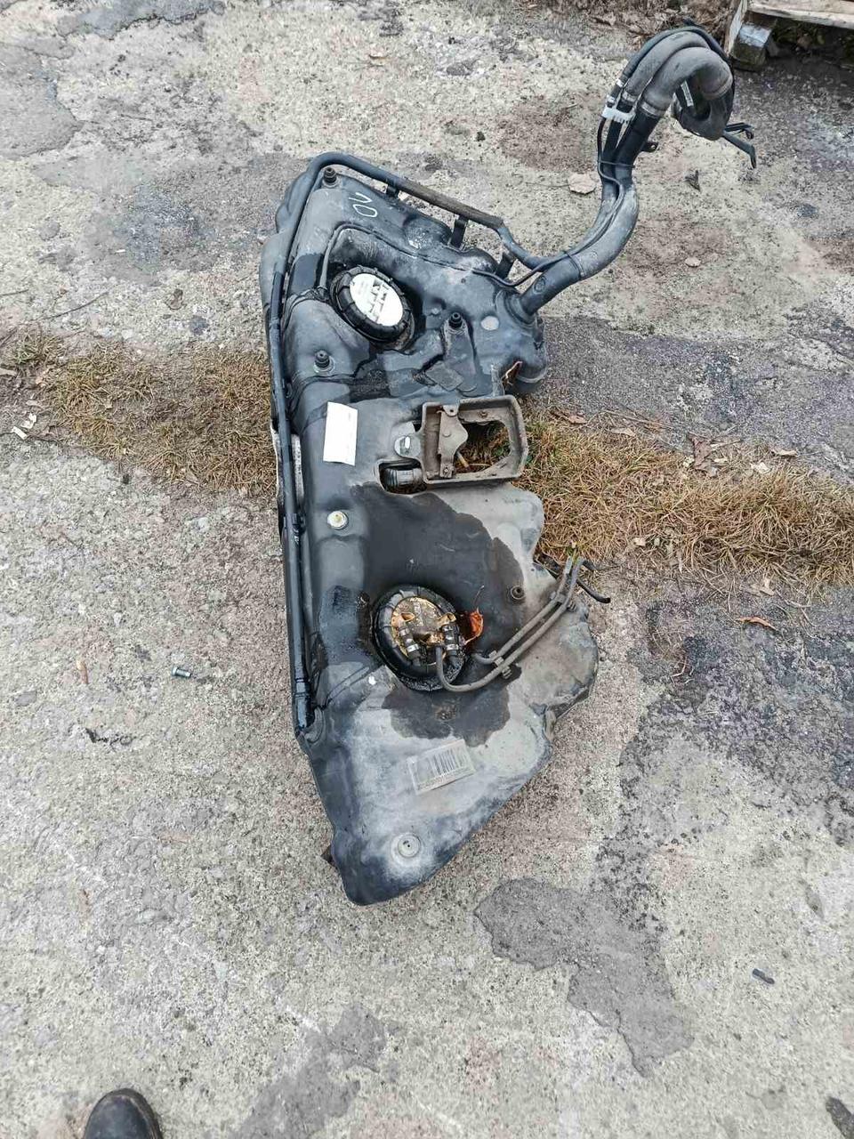 Вітаю зацікавлених на авто розборці Чемпіон !!!<br />
 Предметом оголошення є&nbsp;Бак Паливний Mercedes Benz C-Class W203 Бензобак A2034703001&nbsp;<br />
 Фактичний стан на фото. Гарантія 14 днів на встановлення та перевірку<br />
 Висилаємо по всій Україні по передоплаті на транспортні витрати!<br />
 Наявність та асортимент на складі постійно змінюються.<br />
 Точні деталі уточняйте по телефону +380973363743 — фото 5