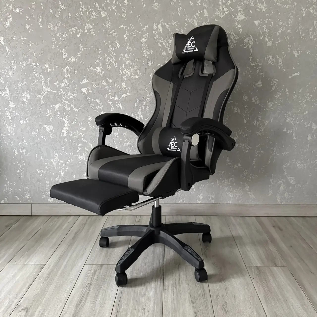 Крісло геймерське Gamer чорно-сіре ігрове з підставкою для ніг, фото 1