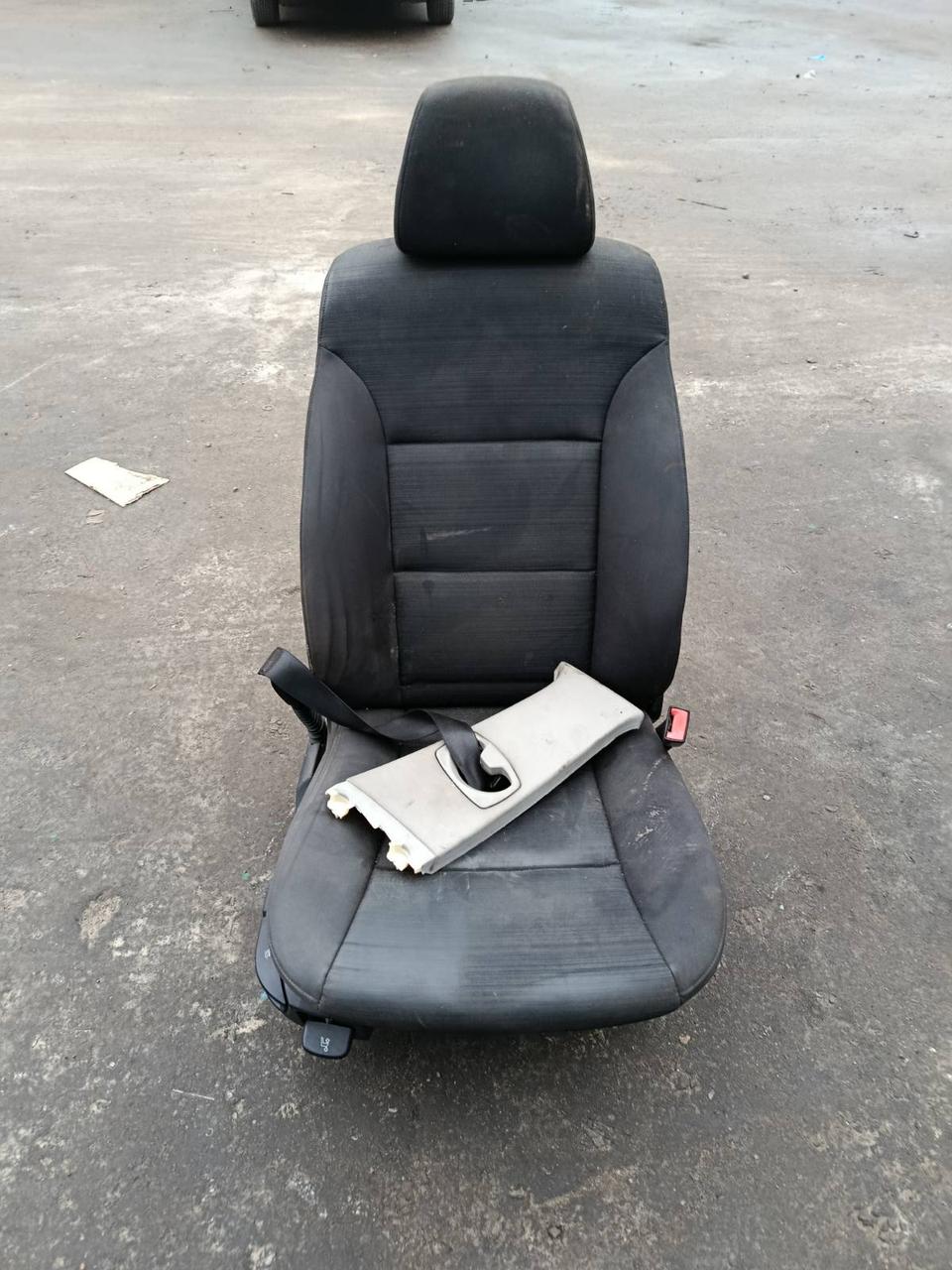 <p>Вітаю зацікавлених на авто розборці Чемпіон !!!<br />
 Предметом оголошення є&nbsp;Сидіння Переднє Праве Bmw E46<br />
 Фактичний стан на фото. Гарантія 14 днів на встановлення та перевірку<br />
 Висилаємо по всій Україні по передоплаті на транспортні витрати!<br />
 Наявність та асортимент на складі постійно змінюються.<br />
 Точні деталі уточняйте по телефону +380973363743</p> — фото 3