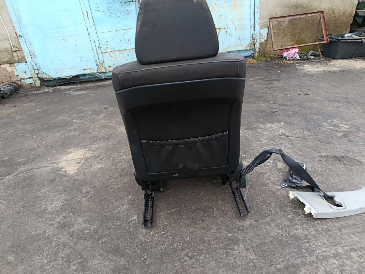 <p>Вітаю зацікавлених на авто розборці Чемпіон !!!<br />
 Предметом оголошення є&nbsp;Сидіння Переднє Праве Bmw E46<br />
 Фактичний стан на фото. Гарантія 14 днів на встановлення та перевірку<br />
 Висилаємо по всій Україні по передоплаті на транспортні витрати!<br />
 Наявність та асортимент на складі постійно змінюються.<br />
 Точні деталі уточняйте по телефону +380973363743</p> — фото 2