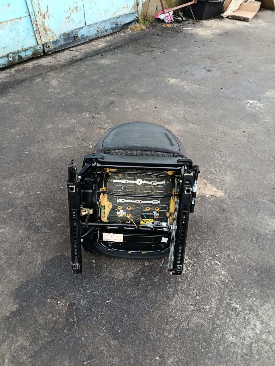 <p>Вітаю зацікавлених на авто розборці Чемпіон !!!<br />
 Предметом оголошення є&nbsp;Сидіння передні ліві Bmw e46<br />
 Фактичний стан на фото. Гарантія 14 днів на встановлення та перевірку<br />
 Висилаємо по всій Україні по передоплаті на транспортні витрати!<br />
 Наявність та асортимент на складі постійно змінюються.<br />
 Точні деталі уточняйте по телефону +380973363743</p> — фото 4