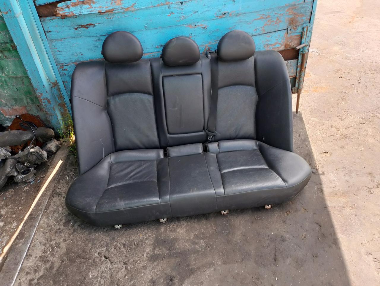 <p>Вітаю зацікавлених на авто розборці Чемпіон !!!<br />
 Предметом оголошення є&nbsp;Сидіння Mercedes Benz C-Class W203 Салон Передні Задні Шкіра</p>
 
 <p>Ціна вказана за комплект<br />
 Фактичний стан на фото. Гарантія 14 днів на встановлення та перевірку<br />
 Висилаємо по всій Україні по передоплаті на транспортні витрати!<br />
 Наявність та асортимент на складі постійно змінюються.<br />
 Точні деталі уточняйте по телефону +380973363743</p> — фото 3