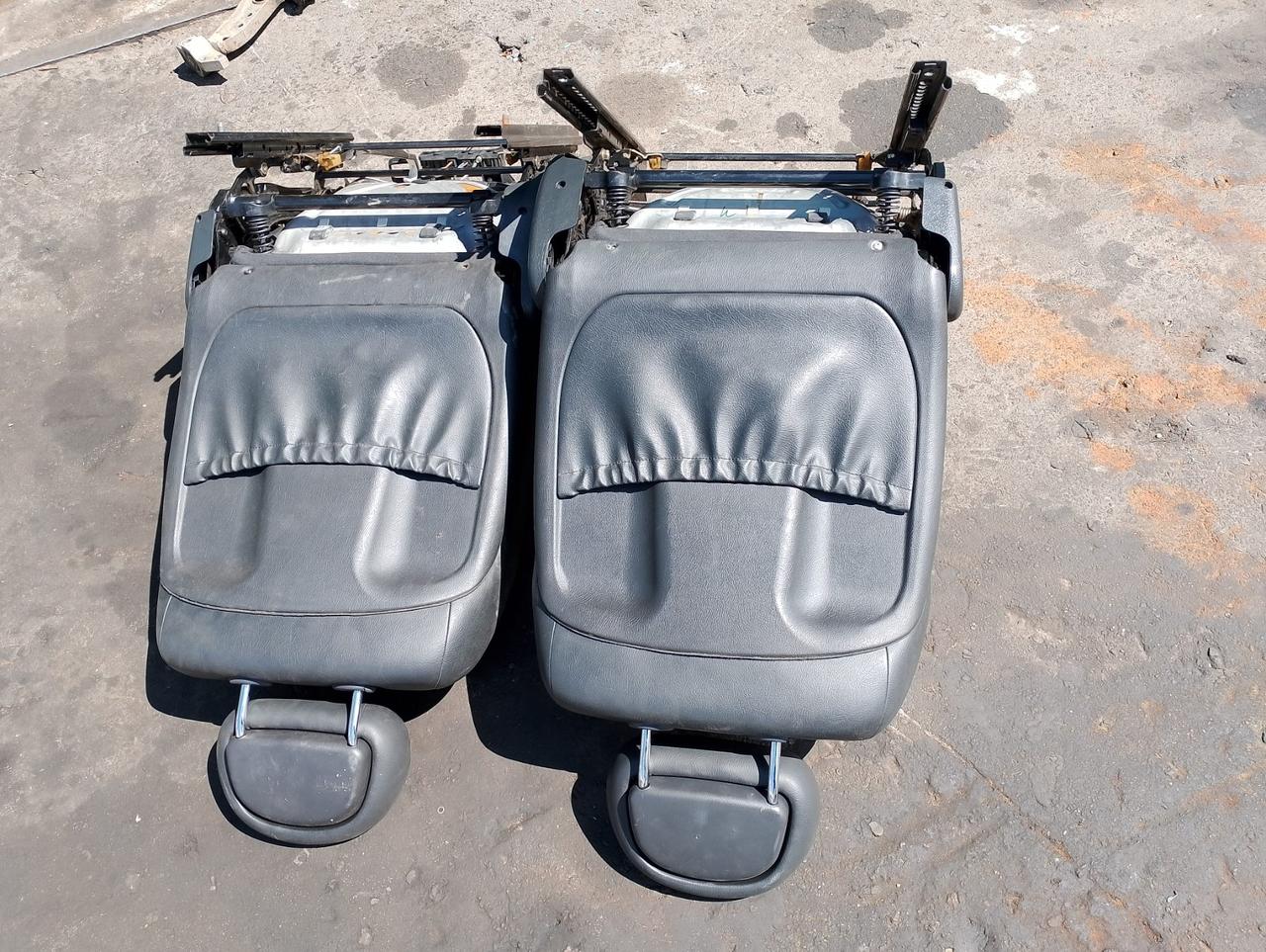 <p>Вітаю зацікавлених на авто розборці Чемпіон !!!<br />
 Предметом оголошення є&nbsp;Сидіння Mercedes Benz C-Class W203 Салон Передні Задні Шкіра</p>
 
 <p>Ціна вказана за комплект<br />
 Фактичний стан на фото. Гарантія 14 днів на встановлення та перевірку<br />
 Висилаємо по всій Україні по передоплаті на транспортні витрати!<br />
 Наявність та асортимент на складі постійно змінюються.<br />
 Точні деталі уточняйте по телефону +380973363743</p> — фото 4