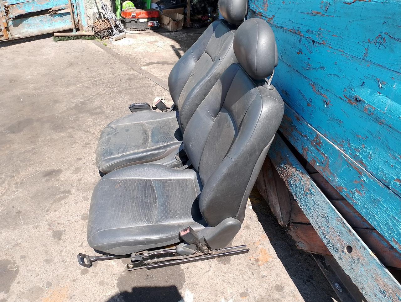 <p>Вітаю зацікавлених на авто розборці Чемпіон !!!<br />
 Предметом оголошення є&nbsp;Сидіння Mercedes Benz C-Class W203 Салон Передні Задні Шкіра</p>
 
 <p>Ціна вказана за комплект<br />
 Фактичний стан на фото. Гарантія 14 днів на встановлення та перевірку<br />
 Висилаємо по всій Україні по передоплаті на транспортні витрати!<br />
 Наявність та асортимент на складі постійно змінюються.<br />
 Точні деталі уточняйте по телефону +380973363743</p> — фото 5