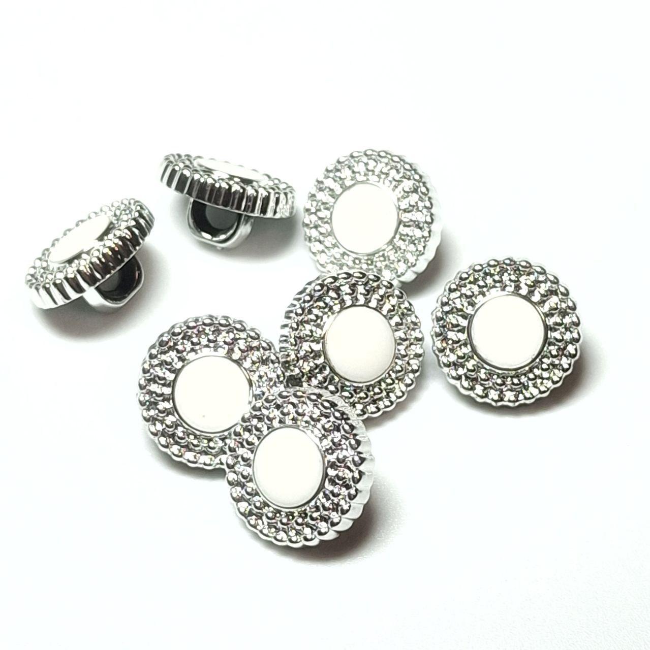 Ґудзик 12мм круглий глянцевий білий зі сріблястим декоративним обідком, на ніжці, фото 1