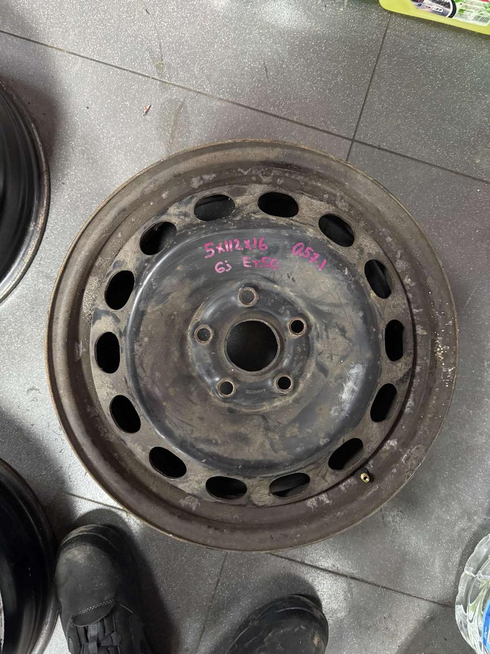 <p>Вітаю зацікавлених на авто розборці Чемпіон !!!<br />
 Предметом оголошення є металеві диски&nbsp;Диск Металевий 5 112 16 6J Et 50 Цо 57.1</p>
 
 <p>Ціна вказана за 1шт!<br />
 &nbsp;</p>
 
 <p>Детальні фото та інформація за телефоном<br />
 Відправка по усій Україні за передоплатою на транспортні витрати<br />
 Більш детальні фото надсилаємо на вайбер<br />
 Запрошуємо до перегляду інших оголошень</p> — фото 4