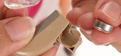 З яким інтервалом змінювати батарейки у слуховому апараті?