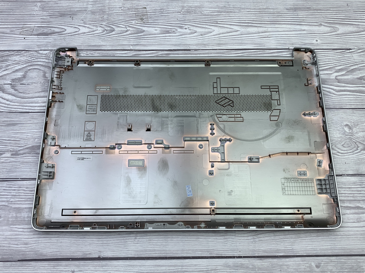 HP 250 G8 255 G8 15-DW 15S-DY 15S-DU 15S-DR Корпус D (нижня частина корпусу) AP2H8000870 СЕРЕБРО, фото 1