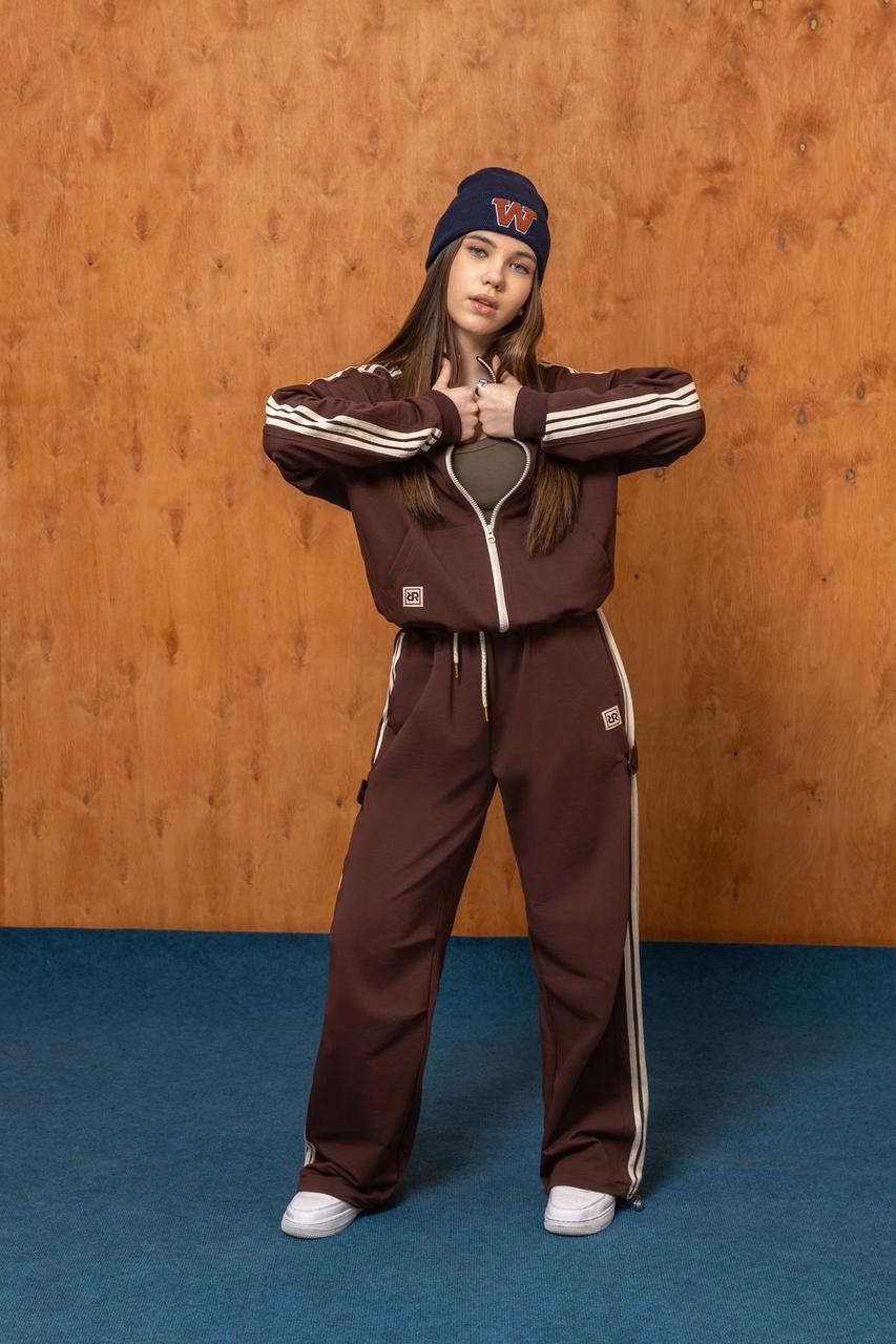 СПОРТ КОСТЮМ IRmAS шоколадний з молочними лампасами, фото 1