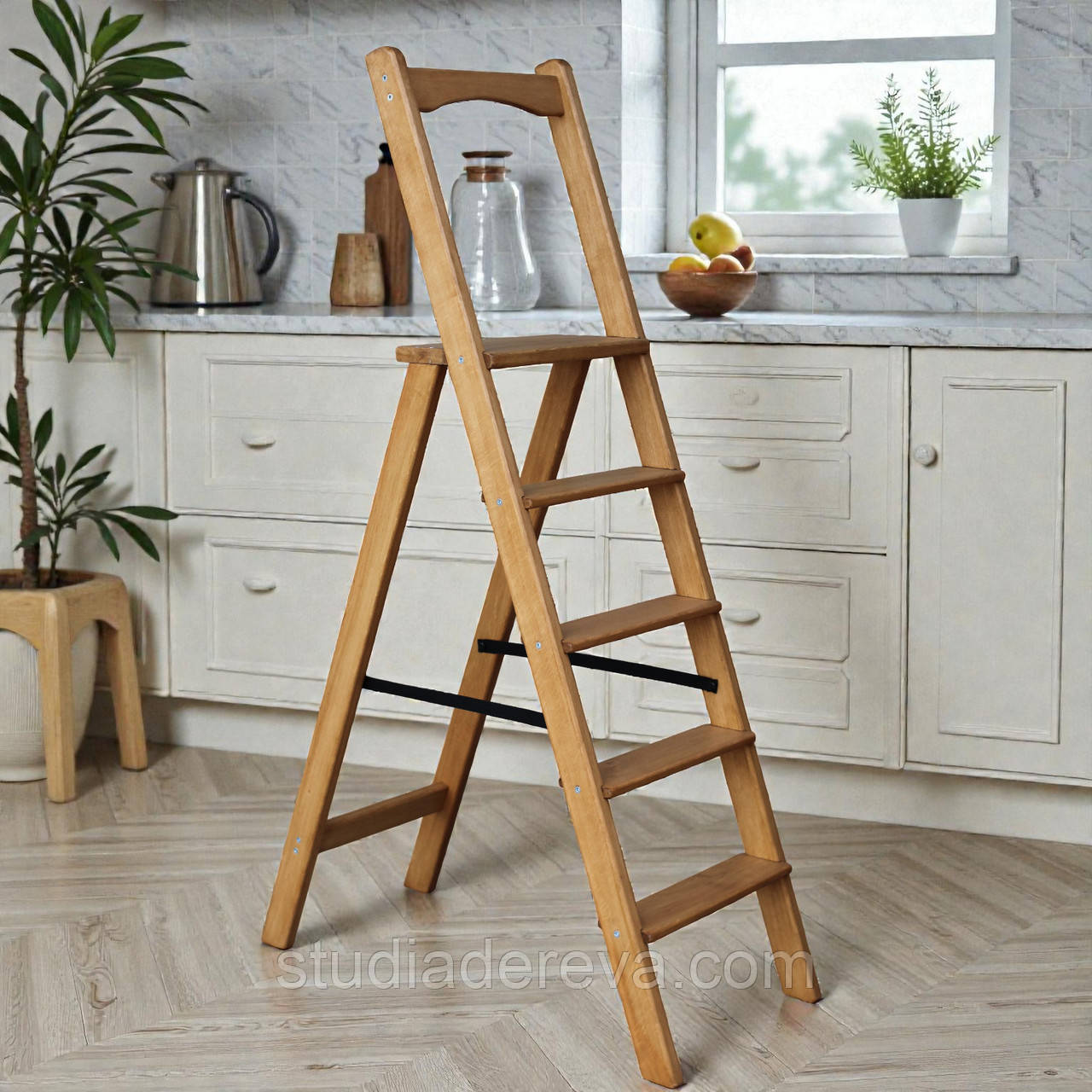 Дерев'яна драбина Стінгер на 5 сходинок з вільхи висока, міцна, розкладна молочний, фото 1